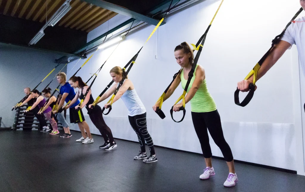 TRX-ryhmaliikunta-kissat-hallin-urheilukeskus